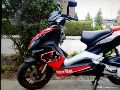 Aprilia SR 50 zwart